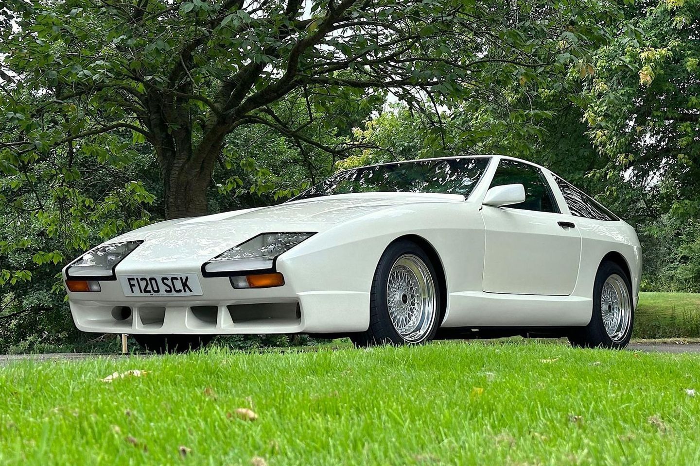 O lendário TVR White Elephant está à venda