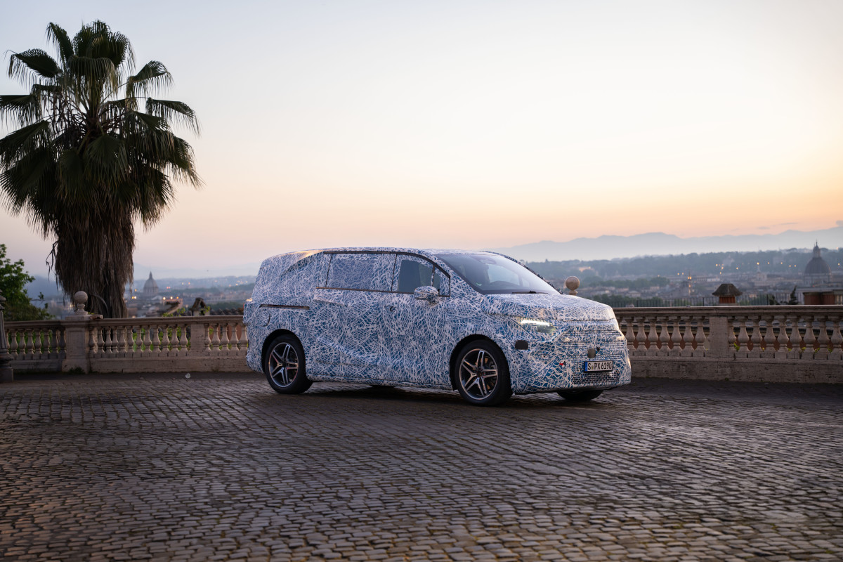 Mercedes-Benz provoca sua van mais luxuosa até agora