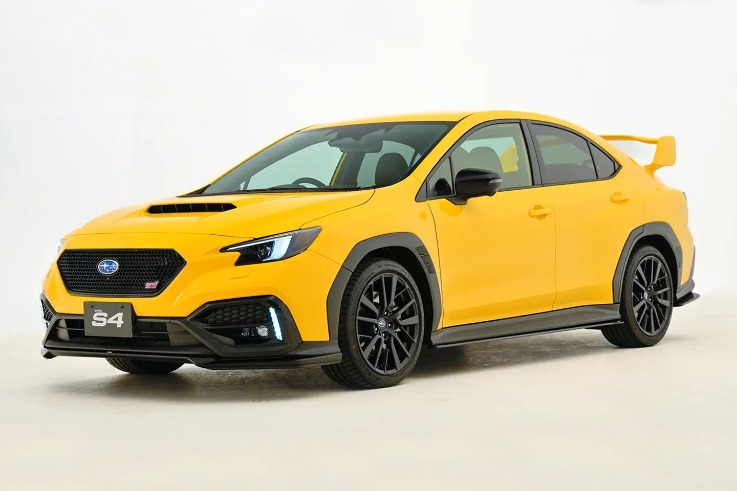 Subaru aposta no R-Black antes do show em Tóquio