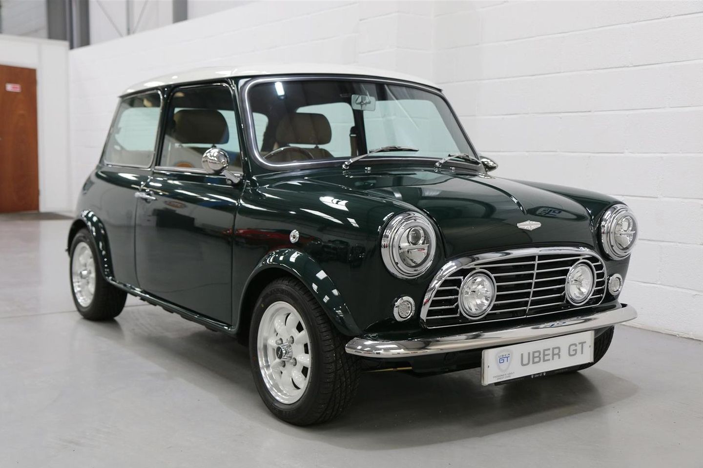 Um dos três David Brown Mini eMastered à venda